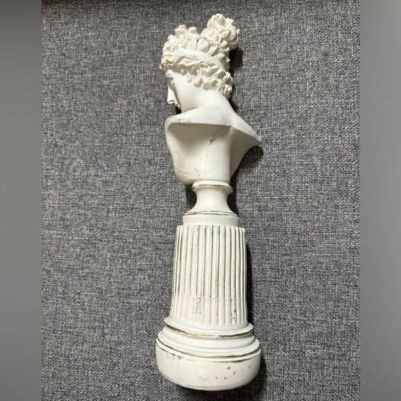 Greek Roman Goddess Sculpture - Picture 3 of 6